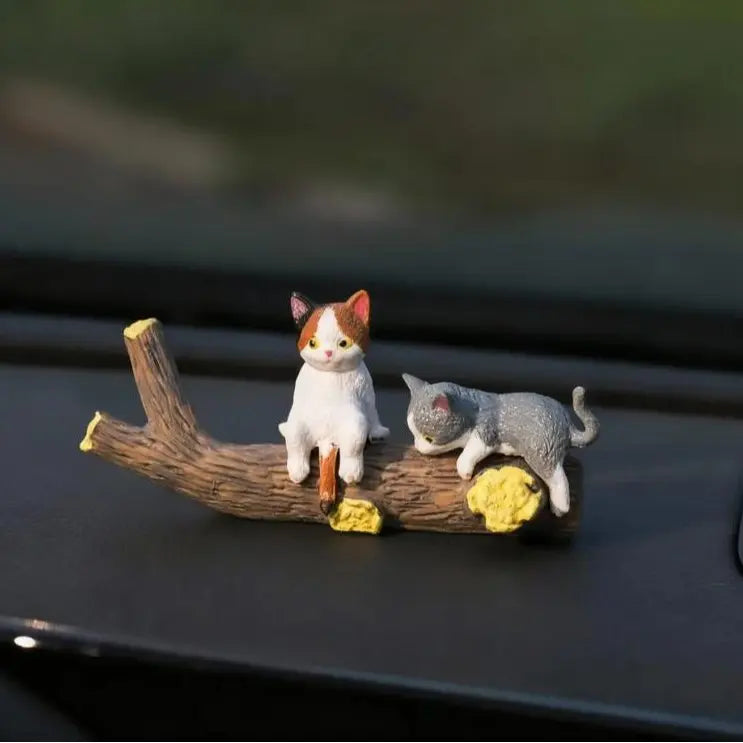 🔥 Hand-Painted Mini Cat Desk Figurines – Set of 5 Cute Cartoon Kitty Companions