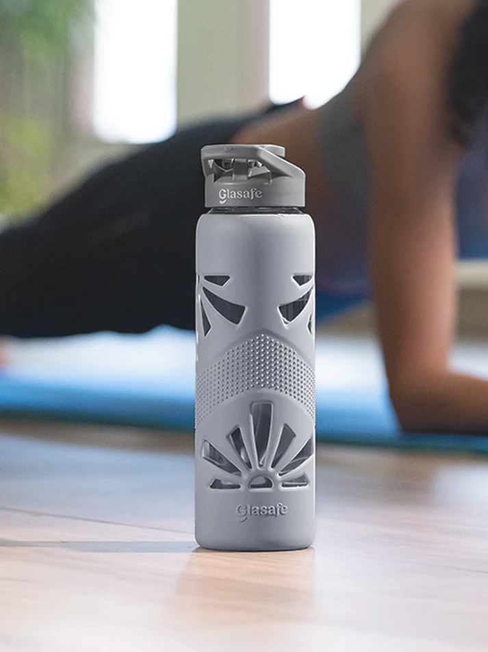 Borosilicate Glass Water Bottle with Protective Silicone Cover, 750ml (Mellow Mist)